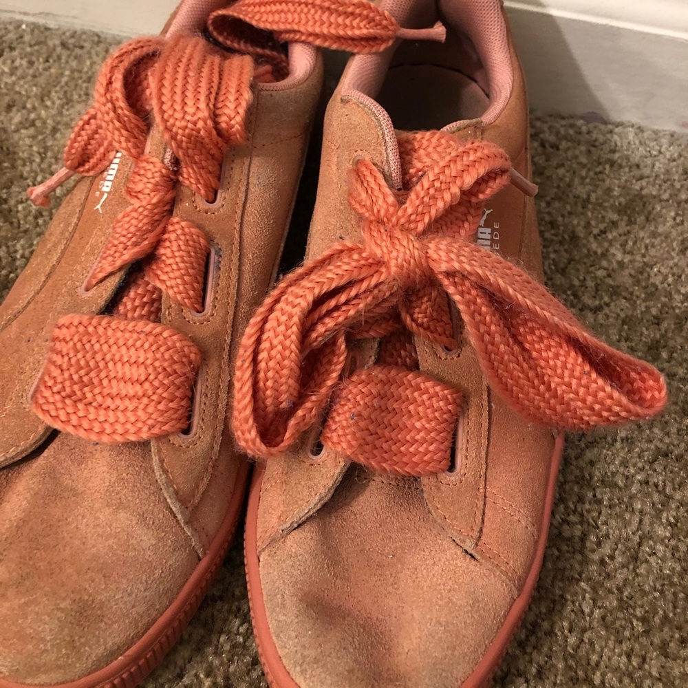 Pink pumas
